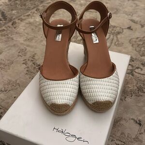 Brand : halogen 
Size: 7
Color : white
